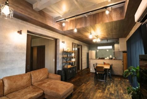 夫婦の“好き”が重なり合うブルックリンスタイルの家。壁紙使いで理想の空間をデザイン